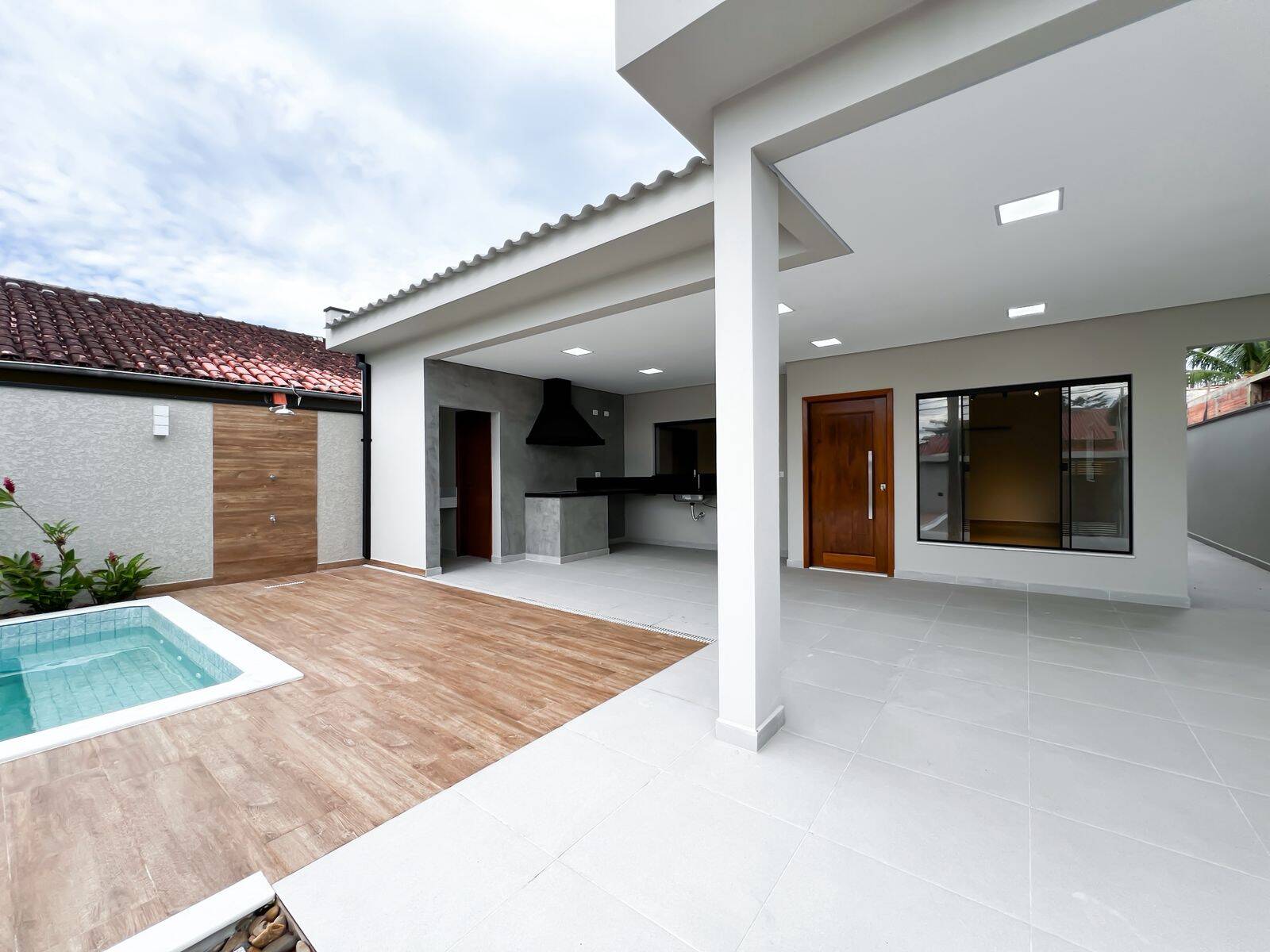 Casa à venda com 3 quartos - Foto 1