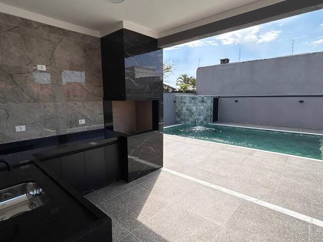 #874 - Casa para Venda em Peruíbe - SP